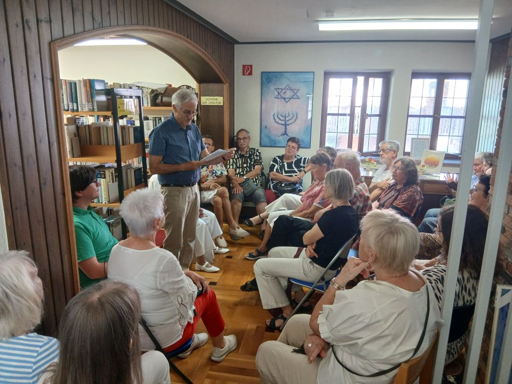 Lesung von Ingbert Blatz in der Bücherei des Judentums Buchen; Foto: Adrian Brosch